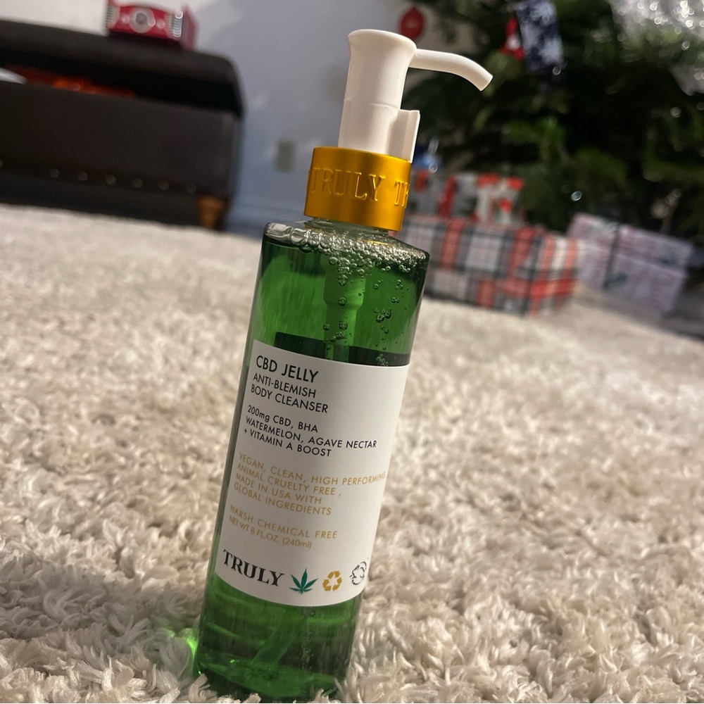 NEW Truly CBD Jelly Anti Blemish Body Cleanser Acne Vegan 6oz - Picture 2 of 3